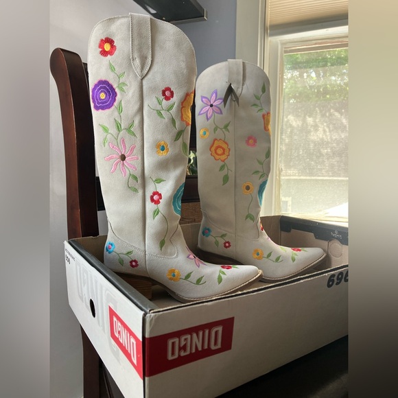 Dingo Floral Cowboy Boots - Picture 3 of 10